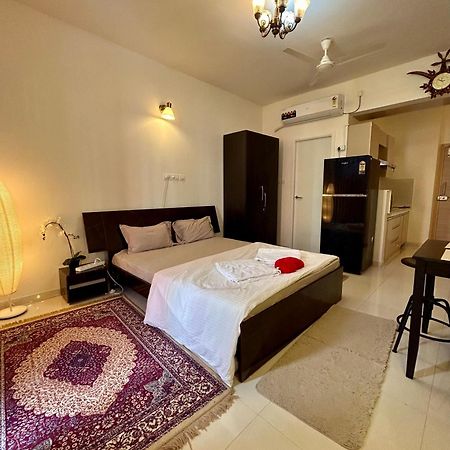 Good Stay Pool View Stylish Studio Apartment,6Km From Airport, 307 Даболім Екстер'єр фото
